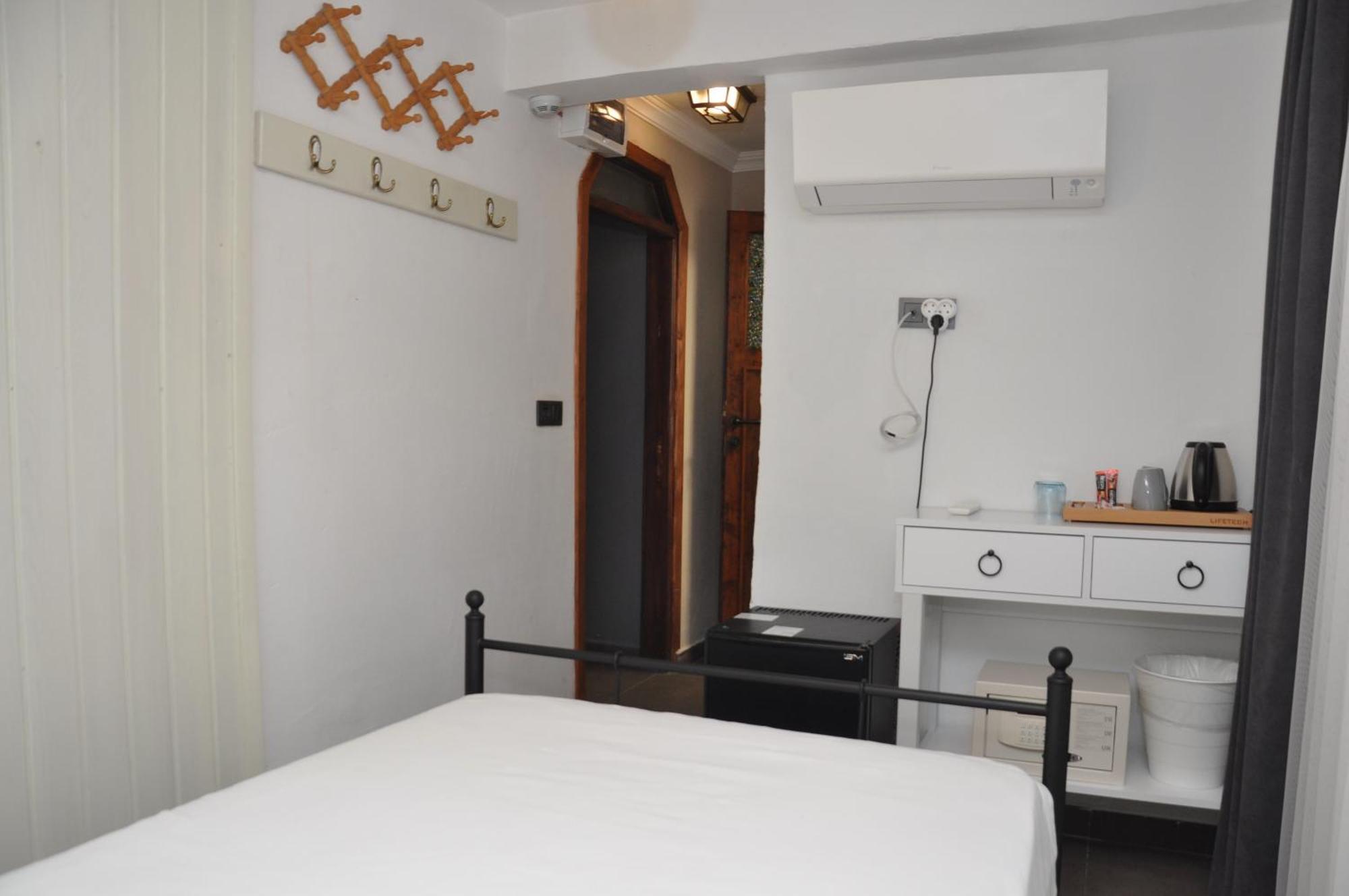 La Casa Carina Bed & Breakfast Анталия Екстериор снимка